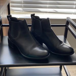 Low heel booties